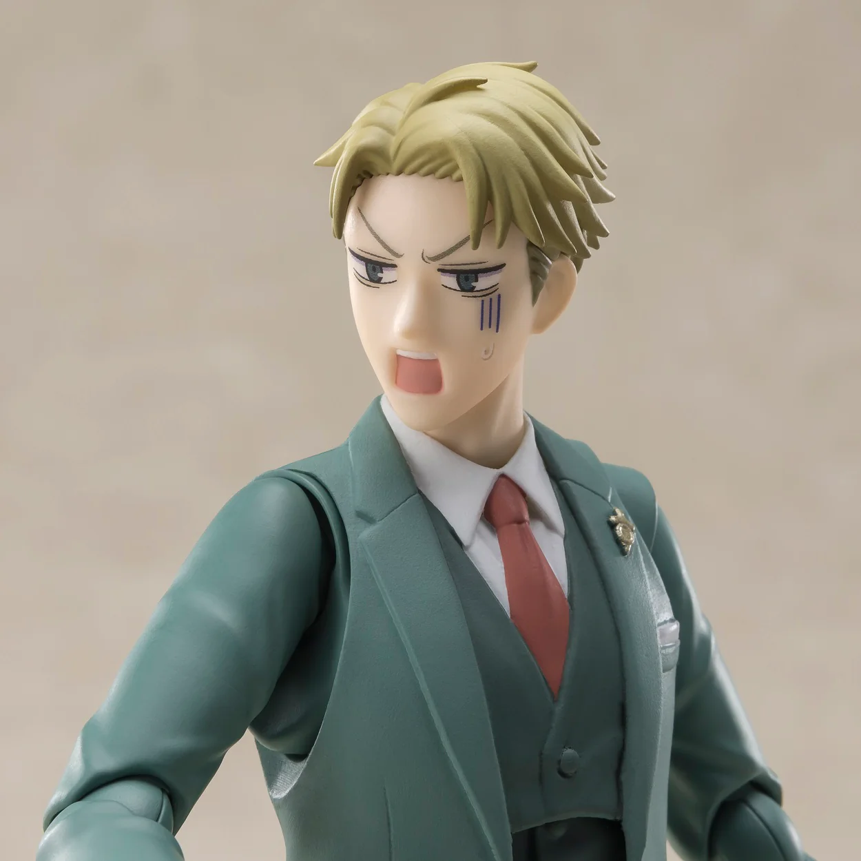 Loid Forger S.H.Figuarts Spy x Family - Image 5