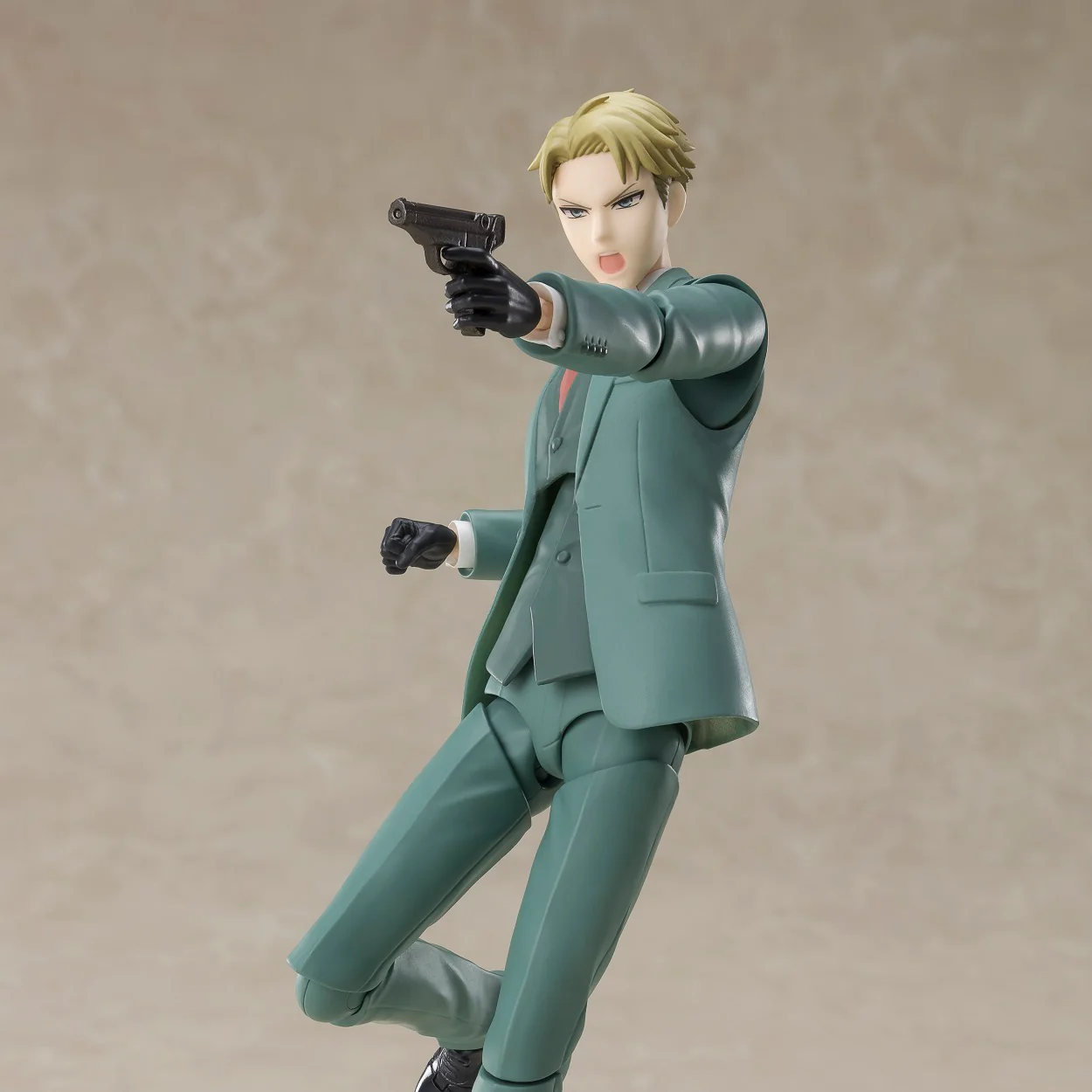 Loid Forger S.H.Figuarts Spy x Family - Image 6